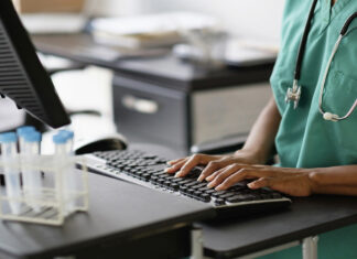Better heart health tied to memory recall in older adults Image of nurses' hands at computer keyboard
