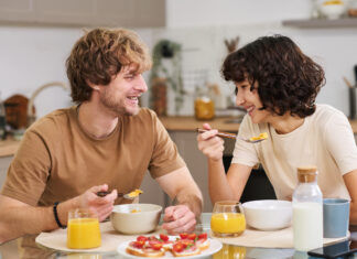 Weight Loss: The Best Breakfast Foods for Men vs Women Revealed man and woman breakfast