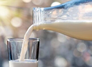 Is It Healthy To Drink Milk? Nutrition Experts Weigh In Is It Healthy To Drink Milk? Nutrition Experts Weigh In