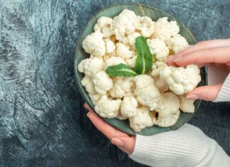 Cauliflower for weight loss: How does it help? Cauliflower florets in a bowl