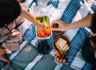 18 High-Protein, Gut-Healthy Snacks 18 High-Protein, Gut-Healthy Snacks