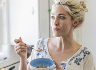 Eating 10g more fibre cuts risk of heart disease, diabetes and cancer Eating 10g more fibre cuts risk of heart disease, diabetes and cancer