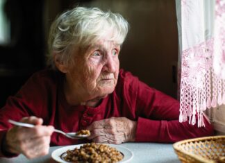 Impact of loneliness on micronutrient intake in aging adults Study: Social isolation, loneliness and low dietary micronutrient intake amongst older people in England. Image Credit: De Visu / Shutterstock.com