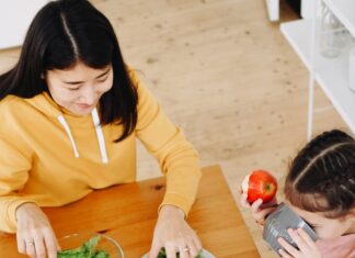 Mindful eating tips for a healthy Navratri diet Mindful eating tips for a healthy Navratri diet