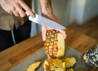 Pineapple in Morning or Night: Good for Weight Loss? Pineapple in Morning or Night: Good for Weight Loss?