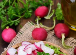 Lal Mooli Benefits: 8 healthy reasons to eat red radish during winters Lal Mooli Benefits: 8 healthy reasons to eat red radish during winters