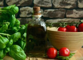 Mediterranean diet helps older adults live longer lives with fewer heart issues Mediterranean diet helps older adults live longer lives with fewer heart issues