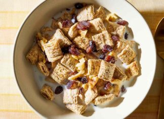 Shredded Wheat with Raisins & Walnuts Shredded Wheat with Raisins & Walnuts