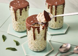 York Peppermint Pattie–Inspired Overnight Oats York Peppermint Pattie–Inspired Overnight Oats