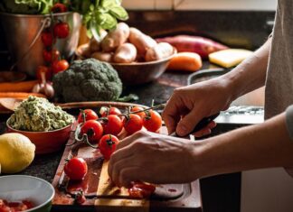 Four lifestyle changes can help reduce the risk of illness and boost longevity Four lifestyle changes can help reduce the risk of illness and boost longevity