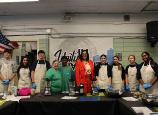 Far Rockaway seniors and high schoolers partner to harvest produce and cook healthy meals – QNS Far Rockaway seniors and high schoolers partner to harvest produce and cook healthy meals – QNS