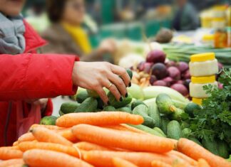 Fruits, Veggies Can Help You Avoid Colon Cancer Fruits, Veggies Can Help You Avoid Colon Cancer