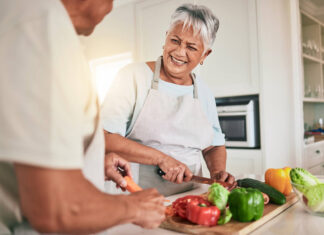Nutritionists’ tips for eating healthy as we age Seniors can eat healthy by paying attention to some basic guidelines, seeking reputable informa ...
