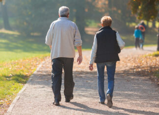 Short daily walks may reverse cognitive aging by four years, study finds (Photo credit: Adobe Stock)
