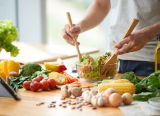 Want to reach age 70 without chronic diseases? Start now, with these foods Want to reach age 70 without chronic diseases? Start now, with these foods