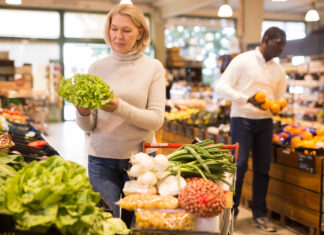 Midlife eating patterns tied to health decades later Midlife eating patterns tied to health decades later