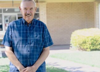 Pop in service to extend Lifeline to battlers who are doing it tough Pop in service to extend Lifeline to battlers who are doing it tough