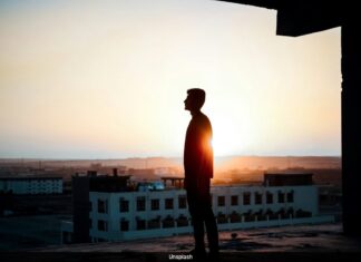 Loneliness And “Feeling Old” At 40? New Study Links It To Early Frailty Loneliness And "Feeling Old" At 40? New Study Links It To Early Frailty