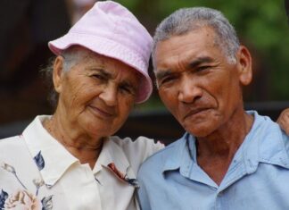 Weekly Rapamycin Boosts Muscle Mass and Cuts Pain in Aging Women a senior couple