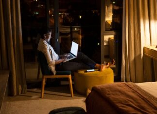 Staying up late is linked to poorer heart health. Here’s what night owls need to know Staying up late is linked to poorer heart health. Here’s what night owls need to know